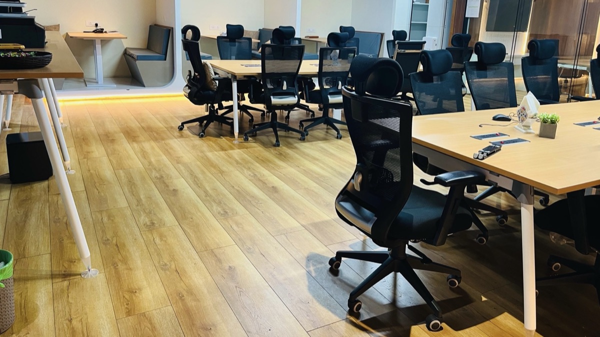 Boardroom — Country Oak Laminate, diagonal, Marathahalli, 500 sq ft